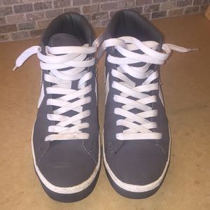 Used hightop converse men’s grey and white
